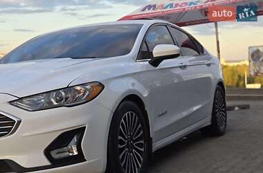 Седан Ford Fusion 2019 в 