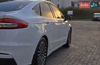 Седан Ford Fusion 2019 в 