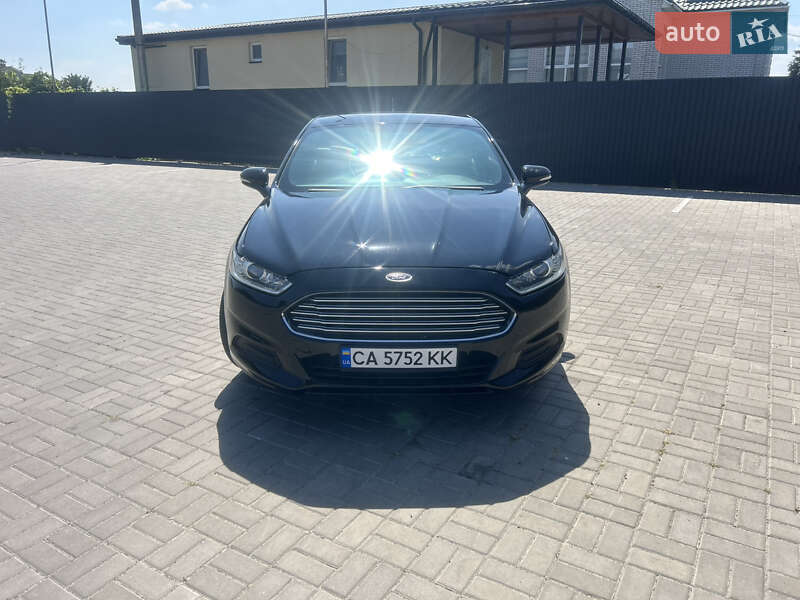Седан Ford Fusion 2016 в 