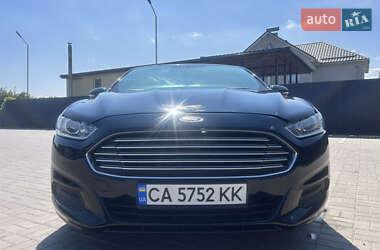 Седан Ford Fusion 2016 в 