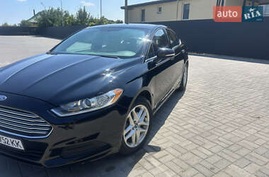 Седан Ford Fusion 2016 в 