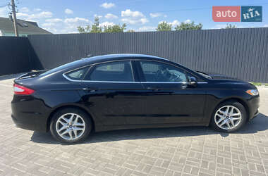 Седан Ford Fusion 2016 в 