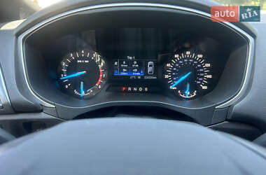 Седан Ford Fusion 2016 в 
