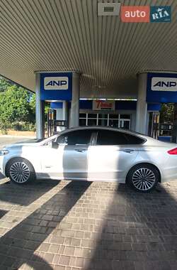 Седан Ford Fusion 2017 в 