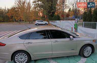 Седан Ford Fusion 2016 в 