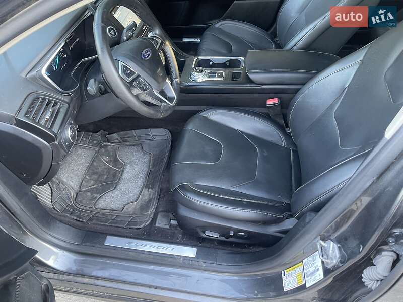 Седан Ford Fusion 2016 в Кам'янському