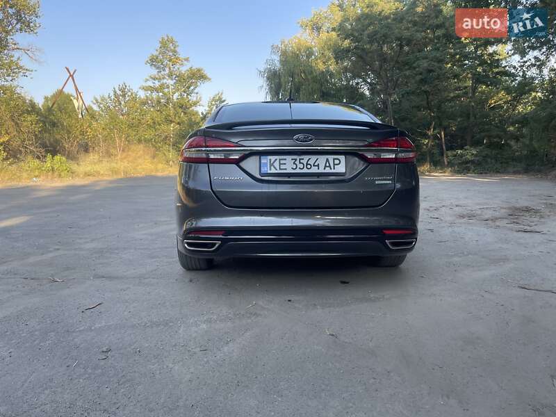 Седан Ford Fusion 2016 в Кам'янському