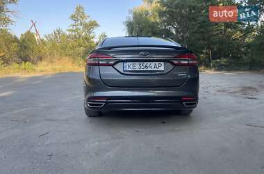 Седан Ford Fusion 2016 в 