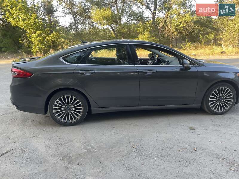 Седан Ford Fusion 2016 в Кам'янському