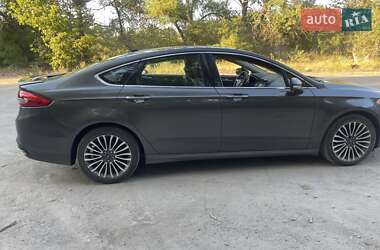 Седан Ford Fusion 2016 в 