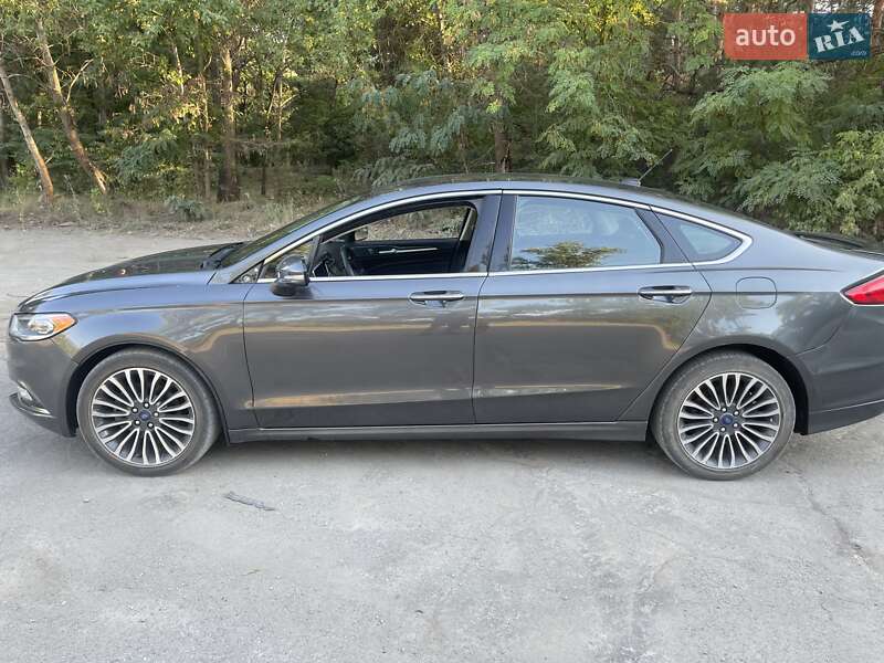 Седан Ford Fusion 2016 в Кам'янському