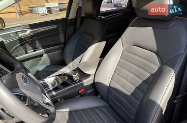 Седан Ford Fusion 2014 в 