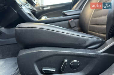Седан Ford Fusion 2016 в 