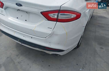 Седан Ford Fusion 2016 в 
