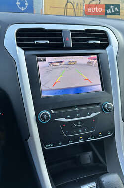 Седан Ford Fusion 2013 в 