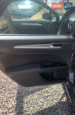 Седан Ford Fusion 2015 в 