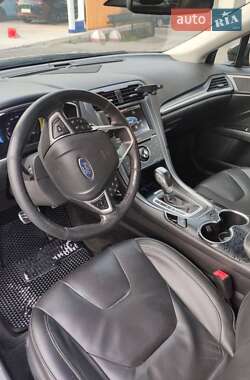 Седан Ford Fusion 2013 в 