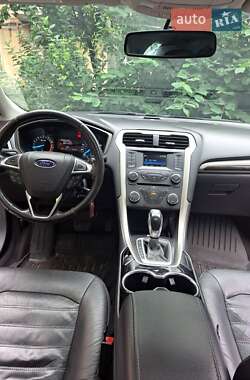 Седан Ford Fusion 2015 в 