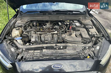 Седан Ford Fusion 2013 в 