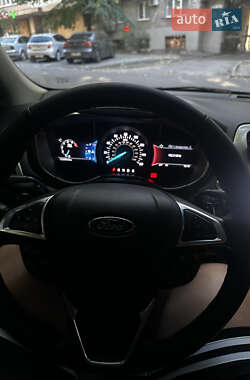 Седан Ford Fusion 2016 в 
