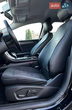 Седан Ford Fusion 2015 в 