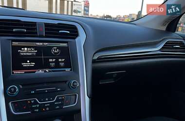 Седан Ford Fusion 2015 в 