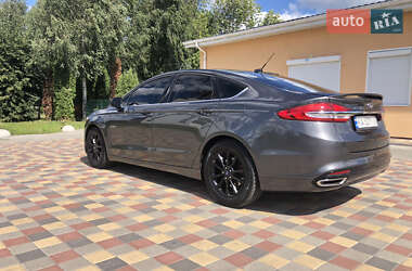 Седан Ford Fusion 2016 в 