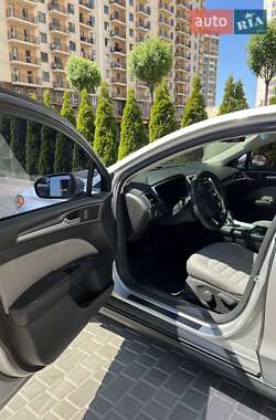 Седан Ford Fusion 2013 в 