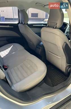 Седан Ford Fusion 2013 в 
