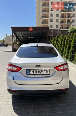 Седан Ford Fusion 2013 в 
