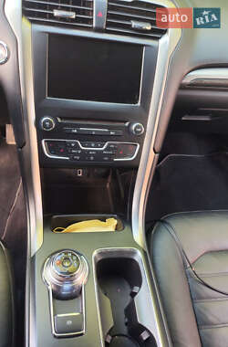 Седан Ford Fusion 2016 в 