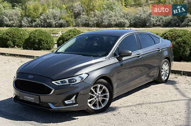 Седан Ford Fusion 2019 в 