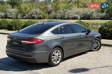 Седан Ford Fusion 2019 в 