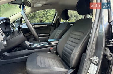 Седан Ford Fusion 2019 в 