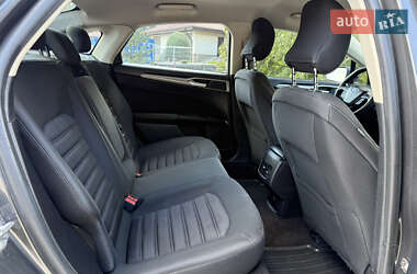 Седан Ford Fusion 2019 в 