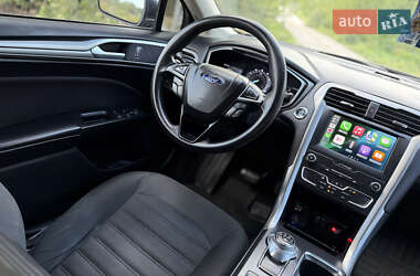Седан Ford Fusion 2019 в 
