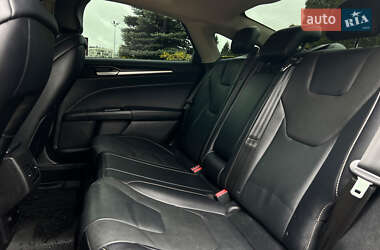 Седан Ford Fusion 2016 в 