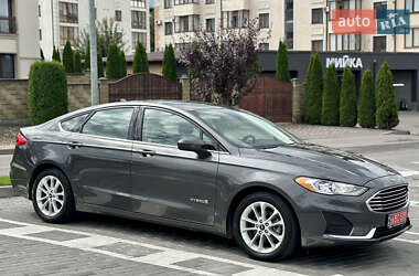Седан Ford Fusion 2019 в 