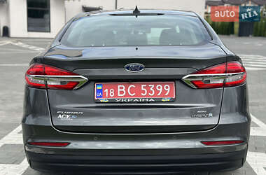 Седан Ford Fusion 2019 в 