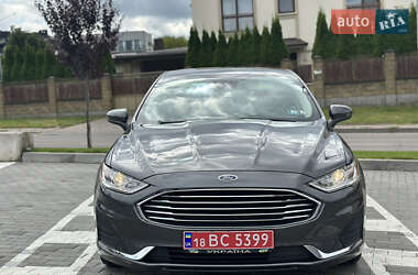 Седан Ford Fusion 2019 в 