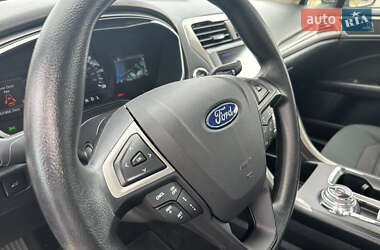 Седан Ford Fusion 2019 в 