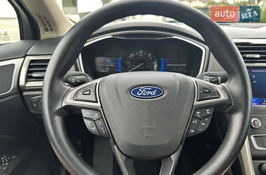 Седан Ford Fusion 2019 в 