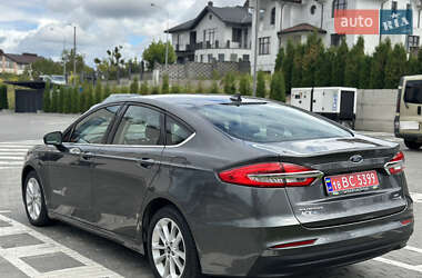 Седан Ford Fusion 2019 в 
