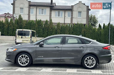 Седан Ford Fusion 2019 в 