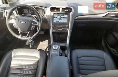 Седан Ford Fusion 2017 в 