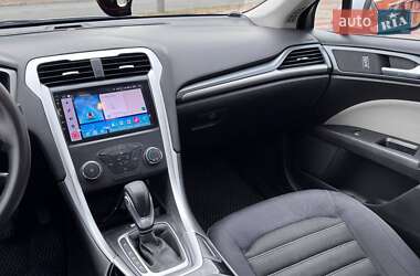 Седан Ford Fusion 2013 в 