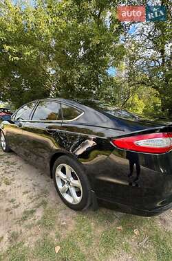 Седан Ford Fusion 2016 в 