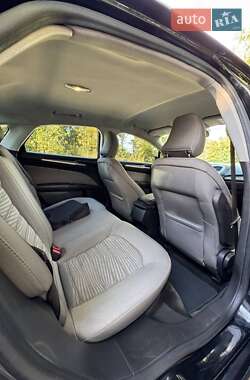 Седан Ford Fusion 2016 в 