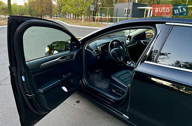 Седан Ford Fusion 2017 в 
