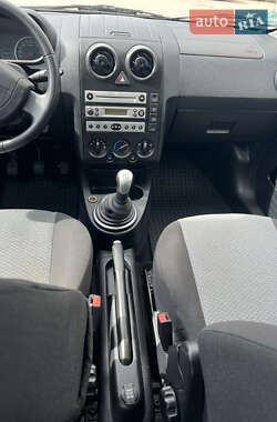 Седан Ford Fusion 2025 в 